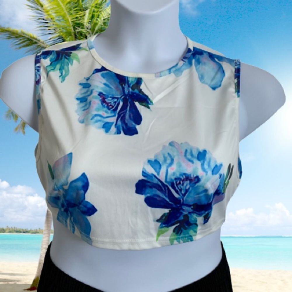 Fancyinn Floral Crop Top Size Large